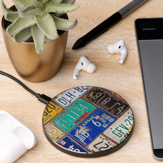 Retro Rusty License Plates Wireless Charger (Desk 2)