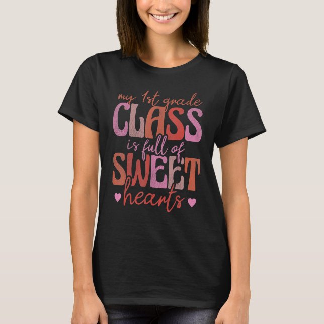 Retro School Teacher Of 1st Grade Hearts Groovy Va T-Shirt (Front)