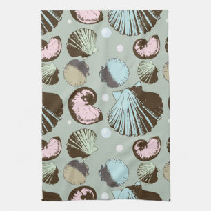 Retro Seashell Pattern Towel