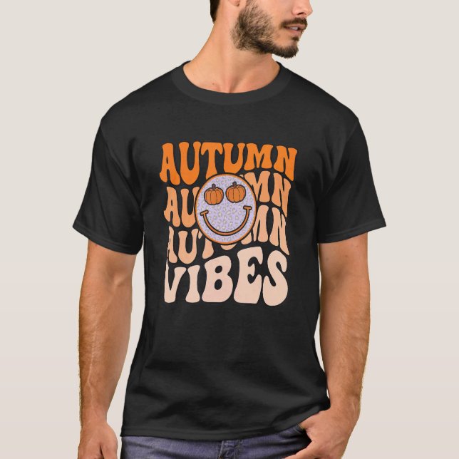Retro Smile Face Fall Vibes Pumpkin Autumn Thanksg T-Shirt (Front)