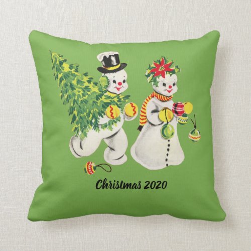 Retro Snowcouple on Green Background Throw Pillow