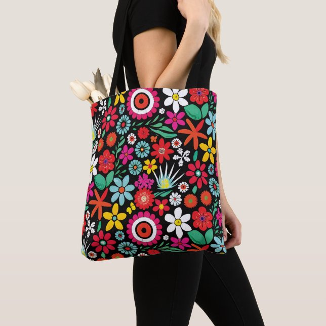 Retro spring wildflowers pattern tote bag (Close Up)