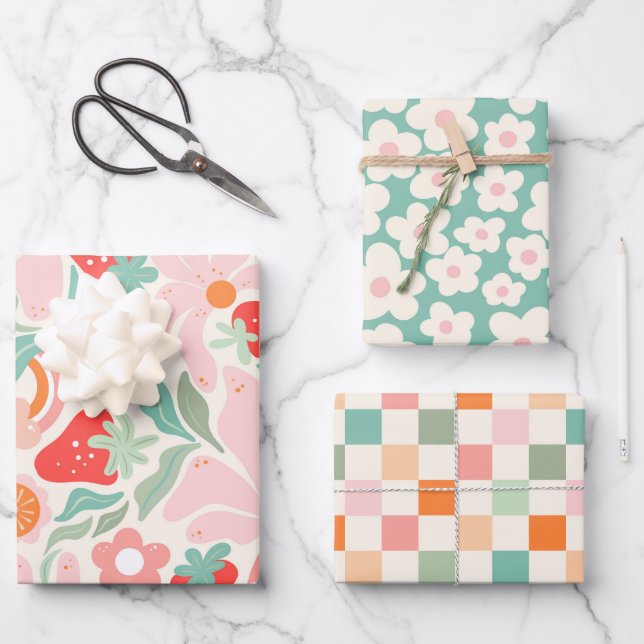 Retro strawberry  wrapping paper sheets (Front)