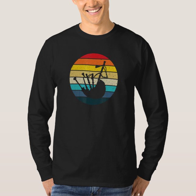 Retro sunset bagpiper bagpipe bagpipes player T-Shirt (Front)