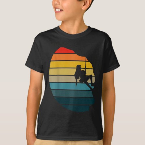 Retro sunset rock climbing backpacker mountain T-Shirt