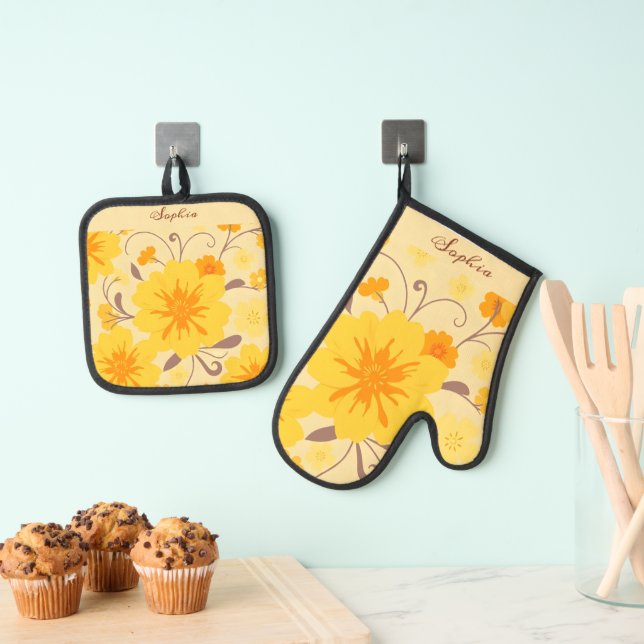 Retro Sunshine Floral Pattern-Yellow Flowers Oven Mitt & Pot Holder Set (Insitu(Hanging))