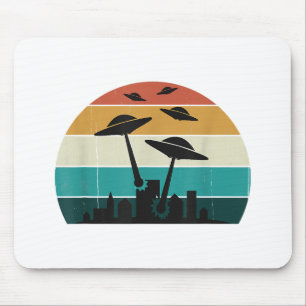 Retro UFO Attack Sunset - Cool Vintage Flying Sauc Mouse Pad