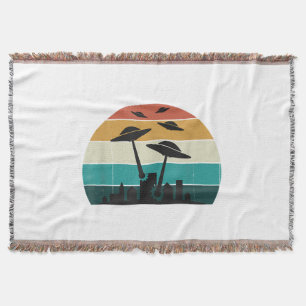 Retro UFO Attack Sunset - Cool Vintage Flying Sauc Throw Blanket