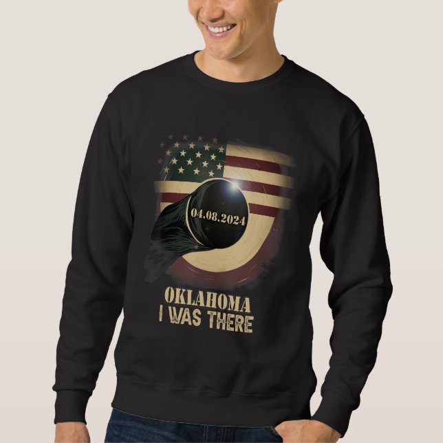 Retro US Flag Total Solar Eclipse 2024 Oklahoma Sweatshirt (Front)