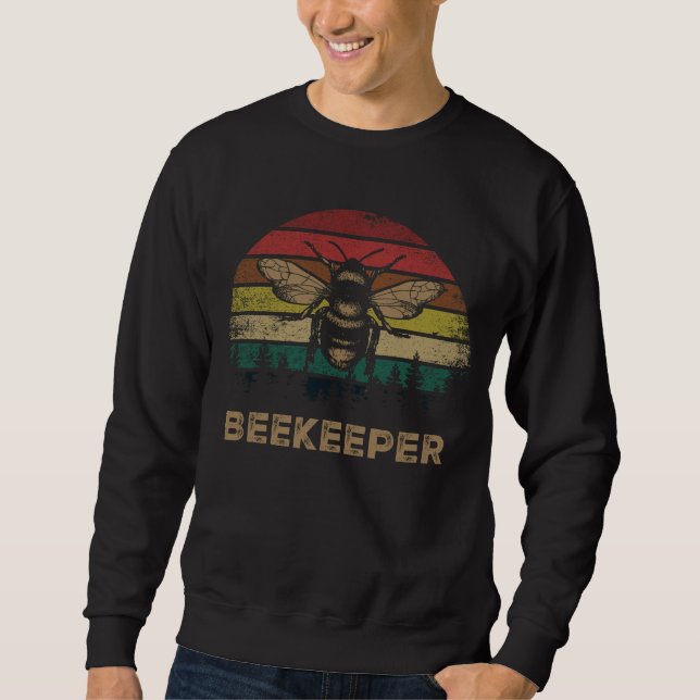Retro Vintage Beekeeper Beekeeping Bee Gift Sweatshirt (Front)
