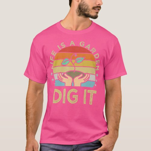 Retro vintage Style Farmer Life is a garden dig it T_Shirt