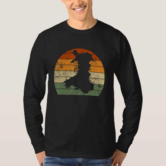 Retro Wales Welsh Map Sunset St Davids Day T-Shirt (Front)
