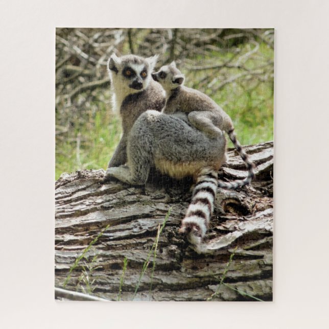 RING-TAILED LEMUR  JIGSAW PUZZLE (Vertical)