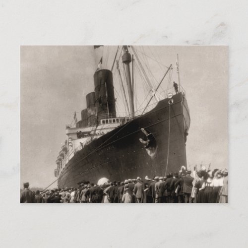 RMS Lusitania arrives New York City 1907 Postcard