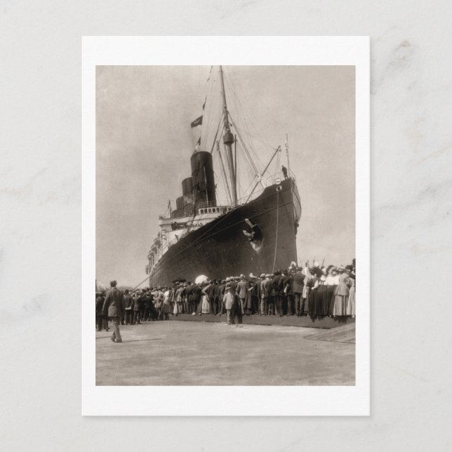 RMS Lusitania arrives New York City 1907 Postcard (Front)