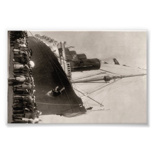 RMS Lusitania arrives New York City 1907 T_Shirt Photo Print