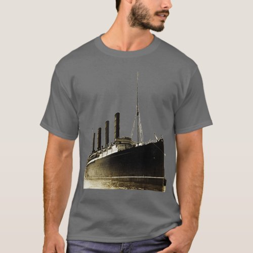 RMS Lusitania World War One British Ocean Liner  T_Shirt