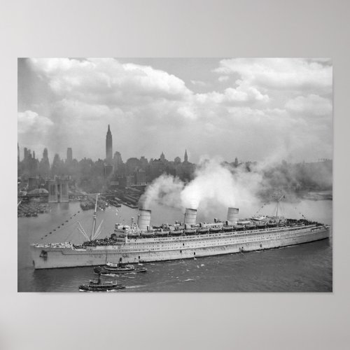 RMS Queen Mary Arriving In New York Harbor Poster