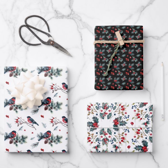 Robins and Christmas Holly Coordinated   Wrapping Paper Sheets (Front)