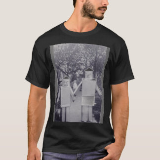 robot pose T-Shirt