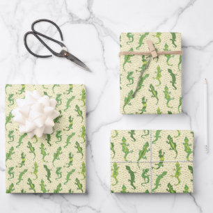 Rock Climbing Geckos on yellow - seamless pattern. Wrapping Paper Sheets
