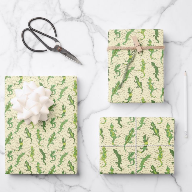 Rock Climbing Geckos on yellow - seamless pattern. Wrapping Paper Sheets (Front)