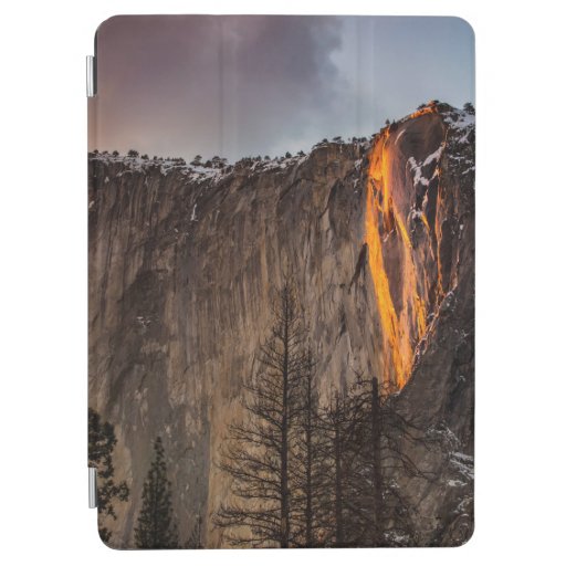 ROCK FORMATION WITH LAVA DURING DAYTIME iPad AIR COVER