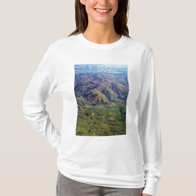 Rolling hills in Southland Region of New Zealand T-Shirt (Front)