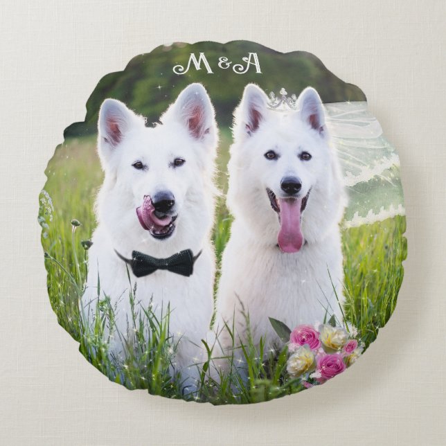 Romantic couple of dogs geting married round pillow (Front)