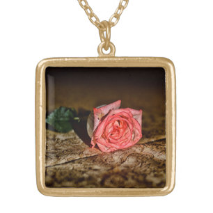 Rose Close-Up necklace