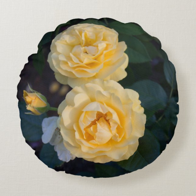 Roses Bouquet Round Pillow (Front)