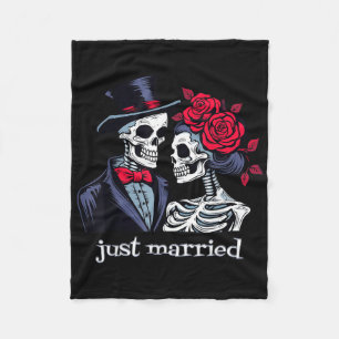 Roses Skeleton Bride & Groom, Just Married Elo Fleece Blanket