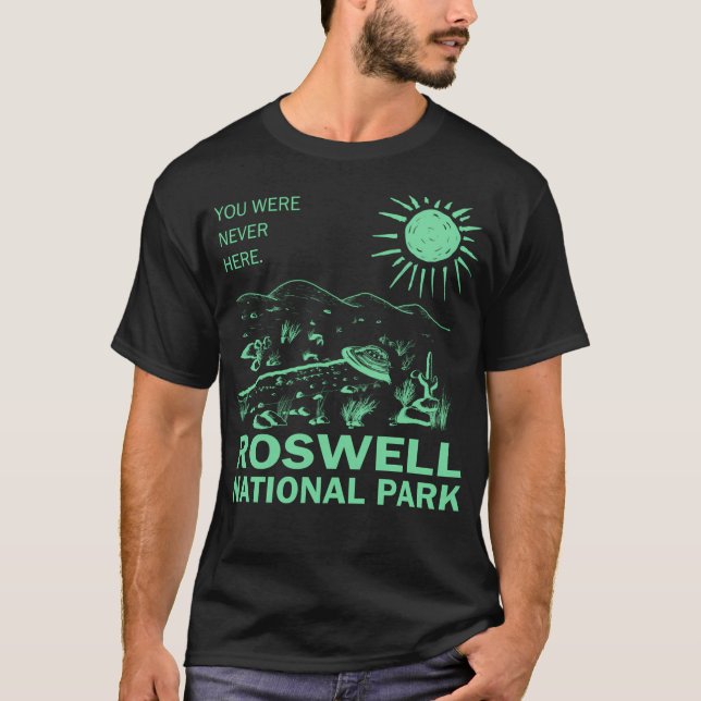 Roswell National Park New Mexico Ufo Flying Saucer T-Shirt (Front)