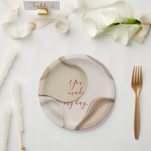 Round paper plate in stylish graphic (Wedding)
