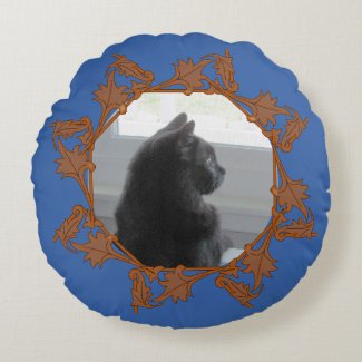 Round Pillow - Frame of Leaves in Circle