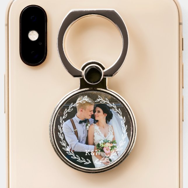 Round Vintage Frame Monogrammed Photo Phone Ring Stand (Close Up)