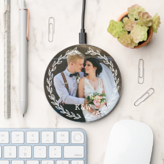 Round Vintage Frame Monogrammed Photo Wireless Charger