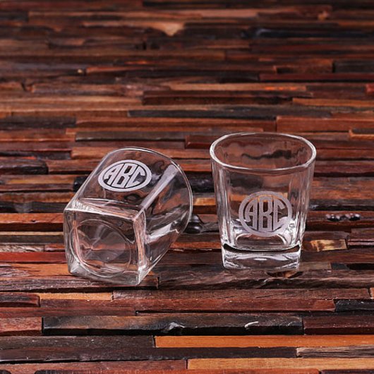 Round Wood Tray Set: Whiskey Glasses & Decanter (Glasses)
