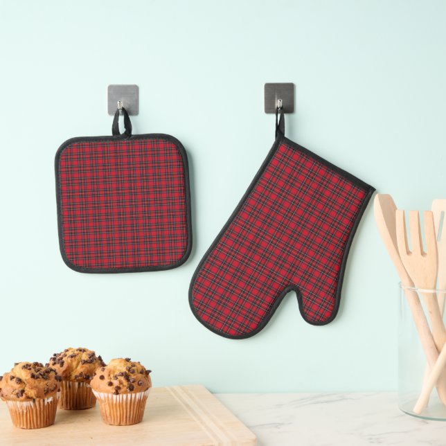 Royal Stewart  Original Scottish Tartan Oven Mitt & Pot Holder Set (Insitu(Hanging))