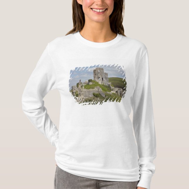 Ruins of Corfe Castle, near Wareham, Dorset, T-Shirt (Front)
