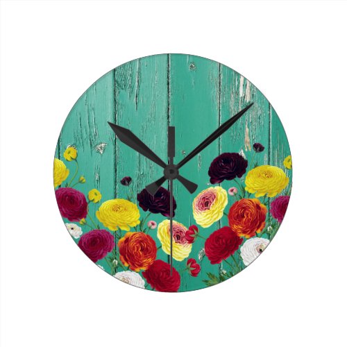 Runinculus and green fence round clock
