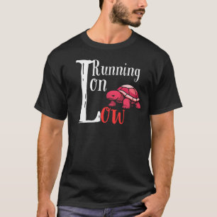 Running on Low Turtle Illustration – Calm Energy  T-Shirt