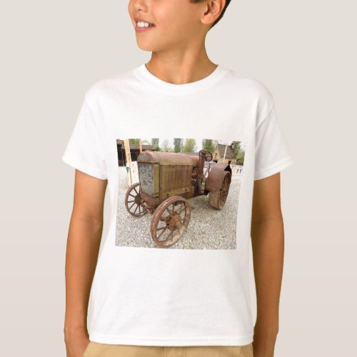 Rusty vintage tractor T_Shirt