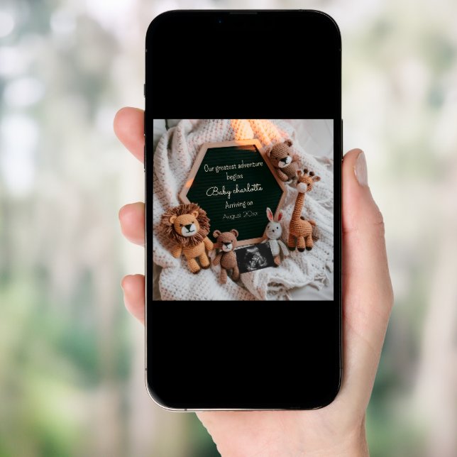 Safari animal social media pregnancy announcement  (Front Digital)