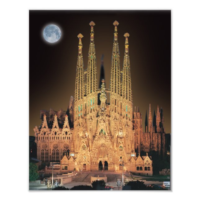 SAGRADA FAMILIA BASILICA IN BARCELONA, SPAIN. PHOTO PRINT (Front)