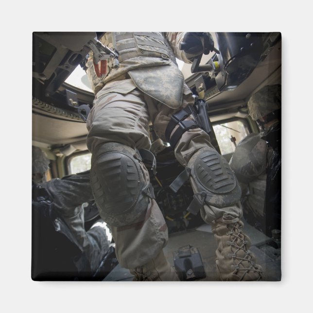 Sailors learn convoy procedures magnet (Front)