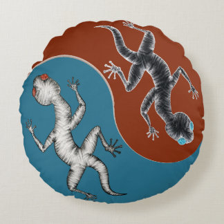 Salamander Round Pillow