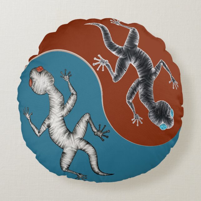 Salamander Round Pillow (Front)