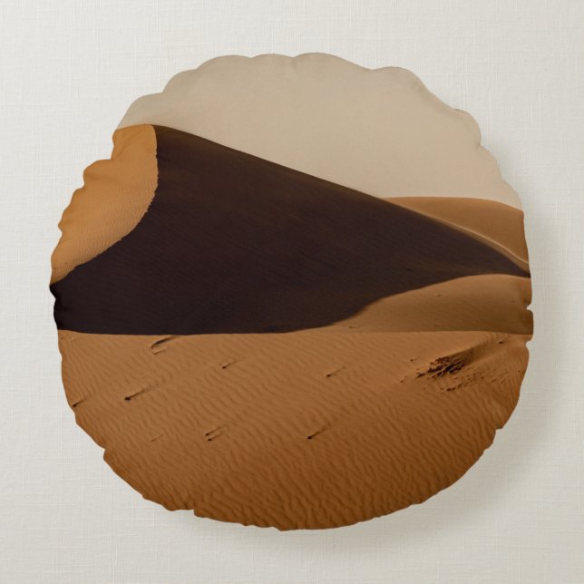 Sand Dunes Desert Landscape Round Pillow (Front)