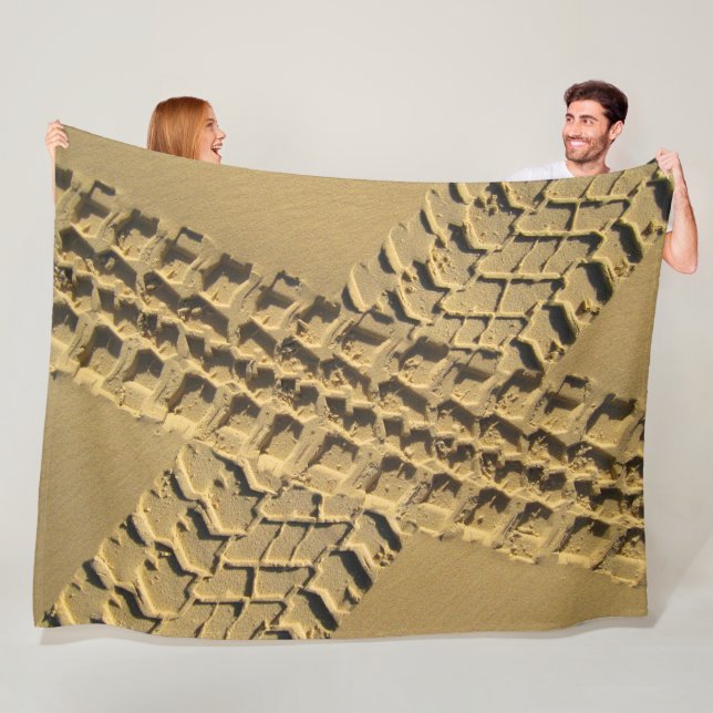 SAND TRACKS FLEECE BLANKET (In Situ)